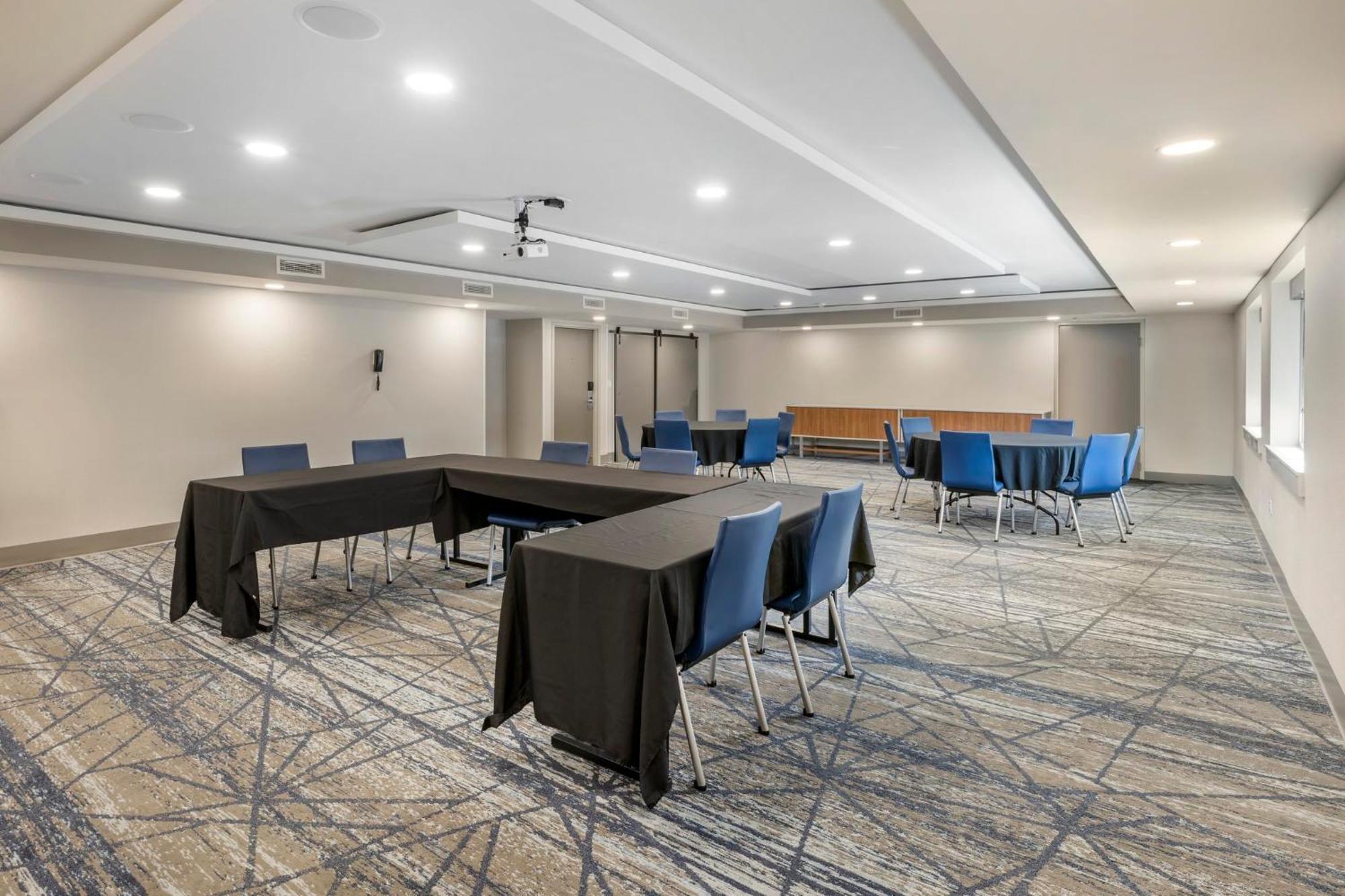 Holiday Inn Express Chicago-Downers Grove By Ihg Ngoại thất bức ảnh